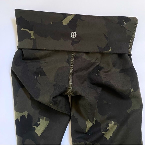 Lululemon green camo palm party high low roll waist wunder under crop leggings - Picture 6 of 12